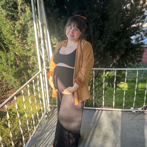 Meet your Posher, Gabi - Picture 2 of 4